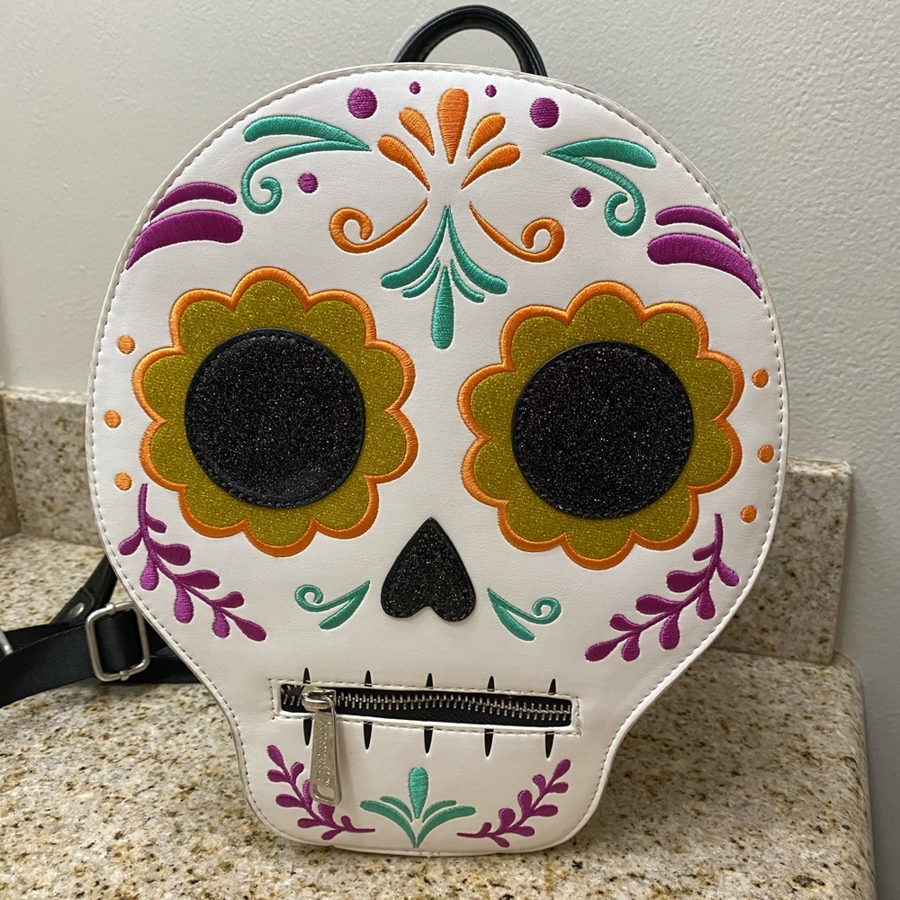 Disney parks ⭐️ RARE ⭐️ Epcot exclusive Loungefly sugarskull Coco bag